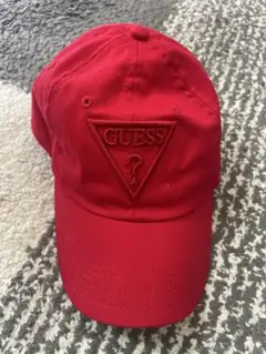 GUESS レッドベースボールキャップ
