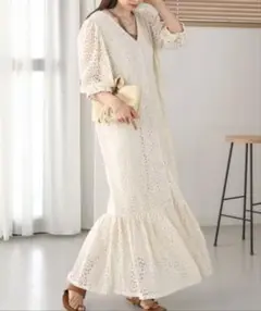 セール中【Bab】完売品 レース素材 花柄 アイボリー 七分袖 ロングワンピース
