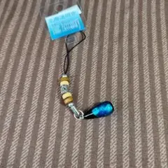 青と黒のドロップ型チャーム