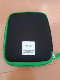 tiny tiny マルチケース 黒・緑