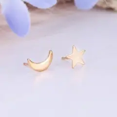 ピアス　アシメ　星　月　ゴールド　シンプル　韓国　両耳　レディース　デート