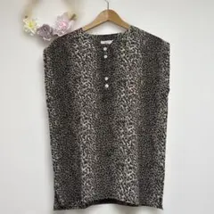 ヒョウ柄ノースリーブシャツ　シルク100% Mサイズ