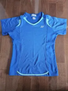 YONEX Vネックバドミントンシャツ