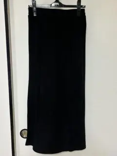 ブラック タイトスカート スリット入り