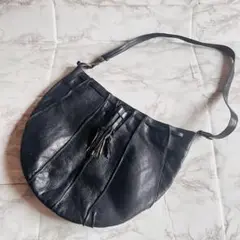 ✨美品✨ブラックバッファローレザーショルダーバッグ タッセル付き