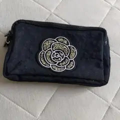 黒いマルチケース 装飾花付き