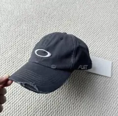 Oakley グレー キャップ ダメージ加工