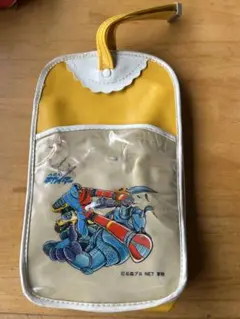 ロボットイラスト付きイエローポーチ