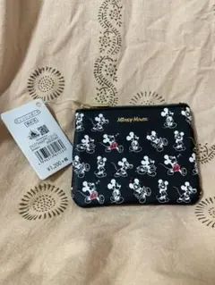 ディズニーストア ミッキーマウス 黒 ポーチ