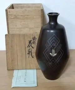 高岡銅器　般若勘渓作　鋳銅　銀象嵌　美芝刻　鳳凰文　花瓶　共箱　M　R6081C 高岡銅器 般若勘渓作 鋳銅 銀象嵌 美芝刻 鳳凰文 花瓶 共箱 M R6081C
