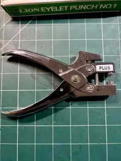 【中古】plus ハトメパンチ 握った際に引っかかりあり