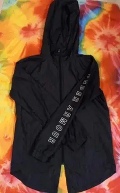 UNDER ARMOUR ブラック フード付きジャンパー L