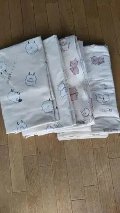 ジュニア布団 掛けカバー２枚・敷きカバー２枚 全て袋状です。（中古）