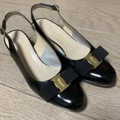 フェラガモパンプス ヴァラリボン