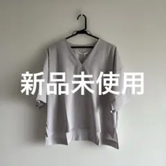 On One's Own グレー Vネック 半袖トップス