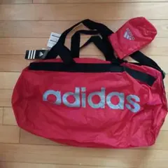 adidas 大きめ赤バッグ 収納袋付き