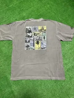 グレーTシャツ フロントプリント バックデザイン