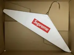 Supreme ロゴ入りホワイト　ハンガー