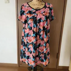 【値下げ 】黒地にピンク 花柄ワンピース　チュニック