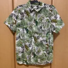 美品 値下げしました H&M 半袖シャツ 140 爬虫類 トロピカル柄