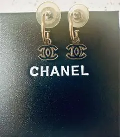 CHANELココマーク　ミニフープピアス　正規品　ブラック×シルバー　BTSテテ CHANEL - CHANEL ココマーク スイング ピアス ブラック BTS