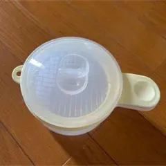 クリーム色の離乳食保存容器