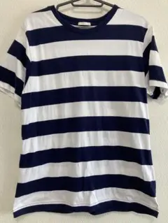 ネイビーとホワイトのストライプTシャツ