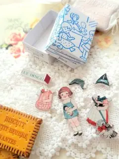 ミニチュア　ドールちゃんのための着せ替えペーパードール　BOX付き　ハンドメイド