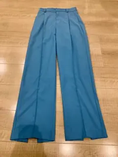 新品ルシェルブルー タックパンツ スリットパンツ