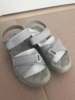 新品タグ付き　グレー スポーツサンダル ストラップ付き