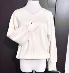 新品☆ ビッキー　袖ボタン　センターシームニット