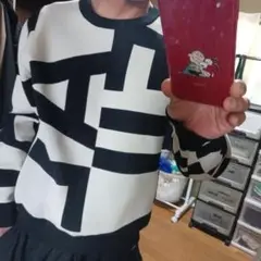 正規品！ヒィラ、セーター