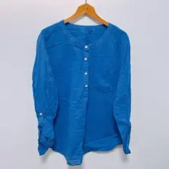 美品 青いボタン付き長袖シャツ