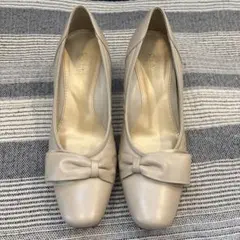 ベージュ リボン付きパンプス 中ヒール