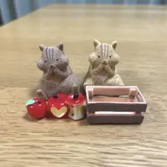食いしん坊リスさん　オブジェ　置物　ナチュラルキッチン　秋　りんご　シルバニア
