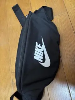 NIKE ブラック ボディバッグ