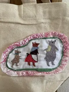 三匹のクマ刺繍トートバッグ