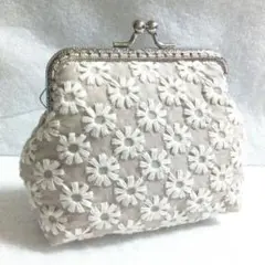 ハンドメイド　がま口ポーチ　小物入れ　刺繍花柄