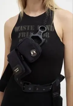 HYEIN SEO メッセンジャーバッグ チャーム付き HYEIN SEO(ヘインソ) ショルダーバッグ・ポシェット(レディース