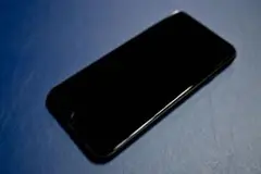 iPhoneSE2 64GB SIMフリー ブラック 画面保護フィルム2枚つき