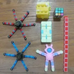 フィジェットトイ 7点 ハンドスピナー変形ロボット サイコロ型プッシュポップなど