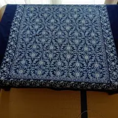 テーブル掛け　108×110センチ