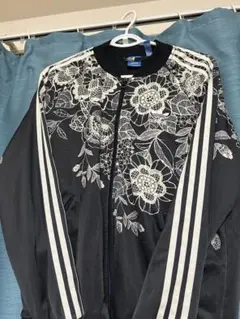 adidas アディダス　オリジナルス　ジャージ　黒　花柄　総柄