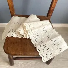 フランス製　アイリッシュ　アイボリー刺繍入りレース生地