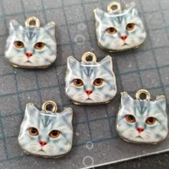 猫のチャーム（青トラフェイス）5個