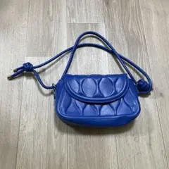 青いキルティングショルダーバッグ　レザー