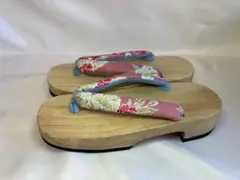 未使用品　桐製　花柄鼻緒の下駄　フリーサイズ　浴衣下駄　ユカタエッセ