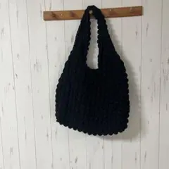 黒いボコボコ柄バッグ