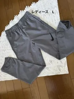 ナイキ(NIKE)トータリティ ドライフィット バーサタイル パンツ 灰