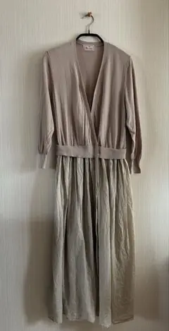 Mao made ベージュ 長袖ワンピース